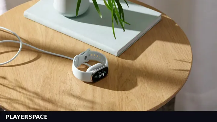 Fitbit Edge arriva in Italia a 179,99 €: display, GPS e batteria sostituibile