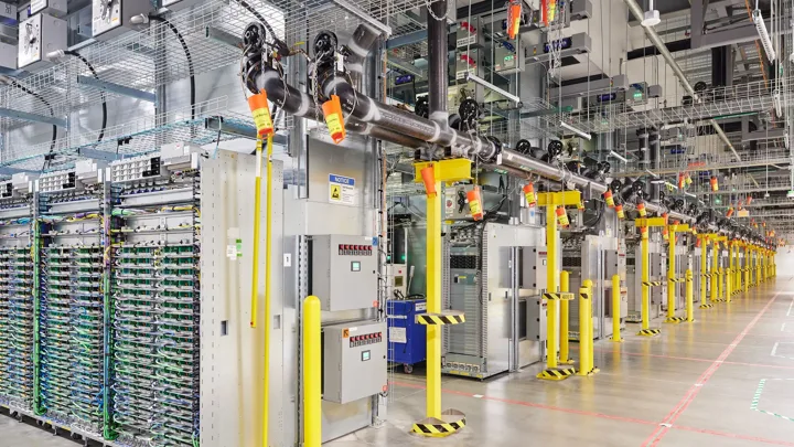 Alphabet, ricavi a 127,6 miliardi e Cloud +103% ma il free cash flow va in rosso: titolo -12,6%